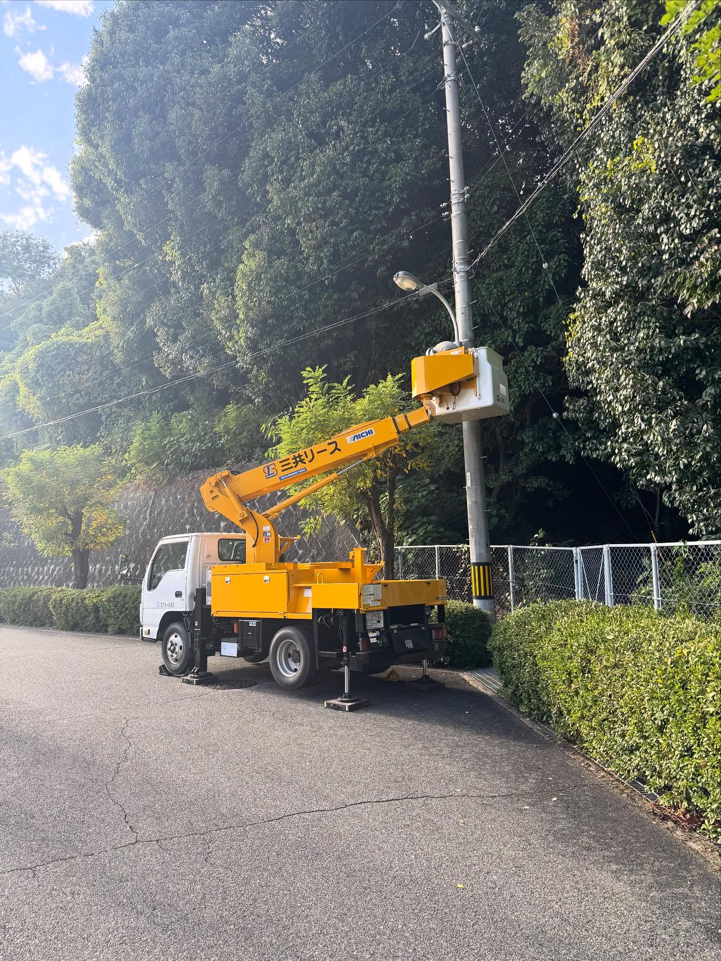 通学路の照明器具修理